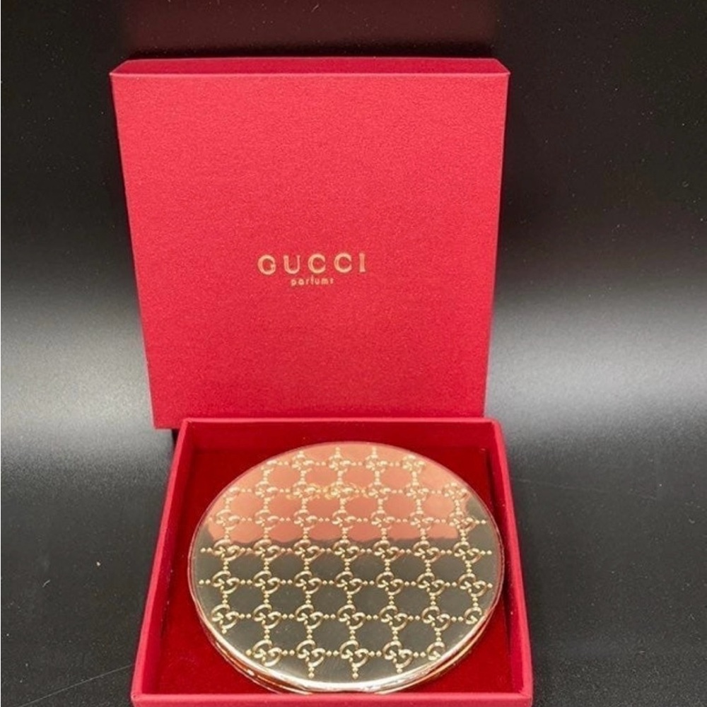 NIB! ELEGANT GUCCI GOLD GG EMBOSSED COMPACT MIRROR! NWT! STILL SEALED IN PLASTIC